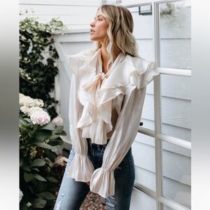 NEW VICI LUMINESCENCE RUFFLE STATEMENT BLOUSE, S